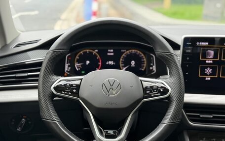 Volkswagen Tiguan II, 2022 год, 2 440 000 рублей, 17 фотография
