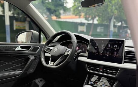 Volkswagen Tiguan II, 2022 год, 2 440 000 рублей, 23 фотография