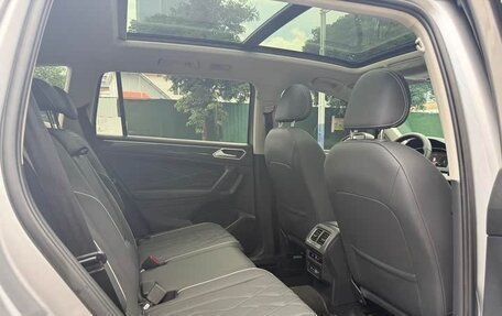 Volkswagen Tiguan II, 2022 год, 2 440 000 рублей, 28 фотография