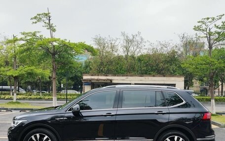 Volkswagen Tiguan II, 2022 год, 2 250 000 рублей, 4 фотография