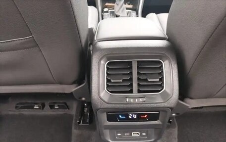 Volkswagen Tiguan II, 2022 год, 2 250 000 рублей, 13 фотография