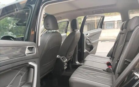 Volkswagen Tiguan II, 2022 год, 2 250 000 рублей, 11 фотография