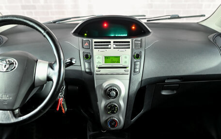 Toyota Yaris III рестайлинг, 2006 год, 570 000 рублей, 17 фотография