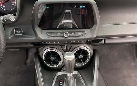 Chevrolet Camaro VI, 2017 год, 2 350 000 рублей, 14 фотография