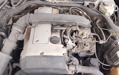 Mercedes-Benz E-Класс, 1997 год, 300 000 рублей, 2 фотография