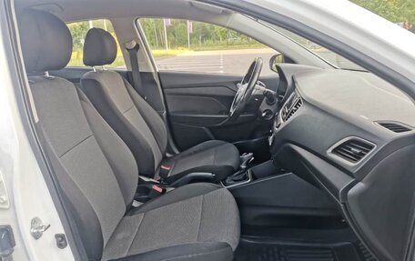 Hyundai Solaris II рестайлинг, 2018 год, 1 100 000 рублей, 11 фотография