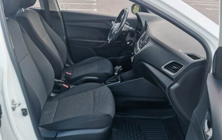 Hyundai Solaris II рестайлинг, 2018 год, 1 100 000 рублей, 10 фотография