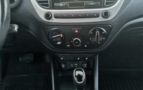 Hyundai Solaris II рестайлинг, 2018 год, 1 100 000 рублей, 19 фотография