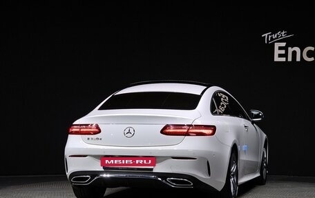 Mercedes-Benz E-Класс, 2018 год, 2 813 000 рублей, 4 фотография