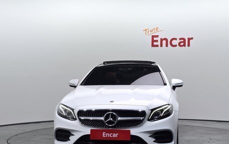 Mercedes-Benz E-Класс, 2019 год, 3 102 000 рублей, 4 фотография