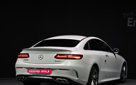 Mercedes-Benz E-Класс, 2018 год, 2 988 700 рублей, 2 фотография