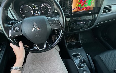 Mitsubishi Outlander III рестайлинг 3, 2015 год, 1 580 000 рублей, 3 фотография