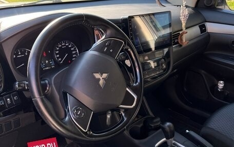 Mitsubishi Outlander III рестайлинг 3, 2015 год, 1 580 000 рублей, 7 фотография