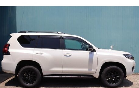 Toyota Land Cruiser Prado 150 рестайлинг 2, 2021 год, 3 800 000 рублей, 3 фотография