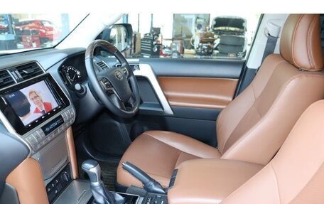 Toyota Land Cruiser Prado 150 рестайлинг 2, 2021 год, 3 800 000 рублей, 5 фотография