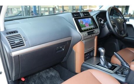 Toyota Land Cruiser Prado 150 рестайлинг 2, 2021 год, 3 800 000 рублей, 6 фотография