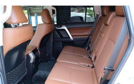 Toyota Land Cruiser Prado 150 рестайлинг 2, 2021 год, 3 800 000 рублей, 9 фотография