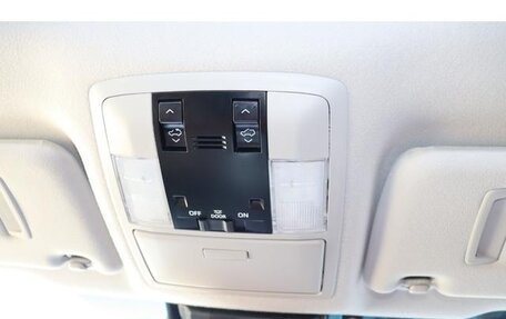 Toyota Land Cruiser Prado 150 рестайлинг 2, 2021 год, 3 800 000 рублей, 18 фотография