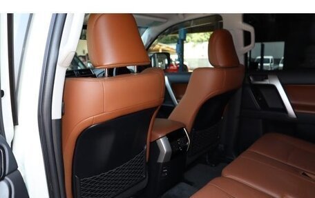 Toyota Land Cruiser Prado 150 рестайлинг 2, 2021 год, 3 800 000 рублей, 10 фотография