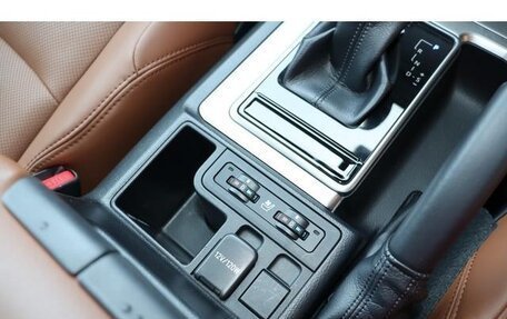 Toyota Land Cruiser Prado 150 рестайлинг 2, 2021 год, 3 800 000 рублей, 19 фотография