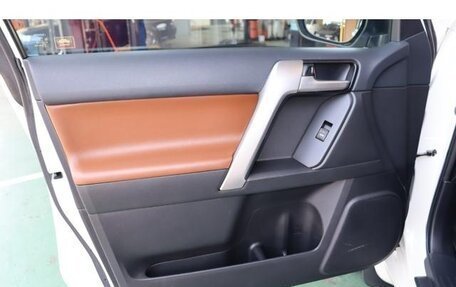 Toyota Land Cruiser Prado 150 рестайлинг 2, 2021 год, 3 800 000 рублей, 23 фотография