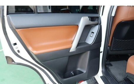 Toyota Land Cruiser Prado 150 рестайлинг 2, 2021 год, 3 800 000 рублей, 24 фотография