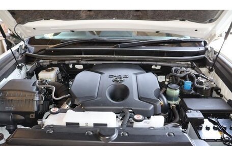 Toyota Land Cruiser Prado 150 рестайлинг 2, 2021 год, 3 800 000 рублей, 26 фотография
