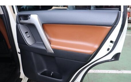 Toyota Land Cruiser Prado 150 рестайлинг 2, 2021 год, 3 800 000 рублей, 22 фотография
