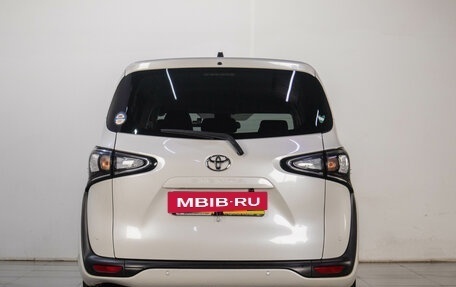 Toyota Sienta II, 2021 год, 1 649 000 рублей, 6 фотография
