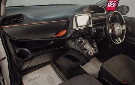 Toyota Sienta II, 2021 год, 1 649 000 рублей, 9 фотография