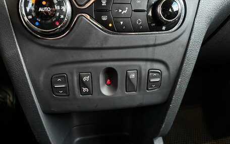 Renault Sandero II рестайлинг, 2016 год, 840 000 рублей, 22 фотография