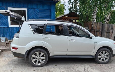 Mitsubishi Outlander III рестайлинг 3, 2011 год, 1 680 000 рублей, 3 фотография