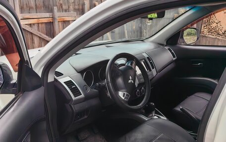 Mitsubishi Outlander III рестайлинг 3, 2011 год, 1 680 000 рублей, 4 фотография
