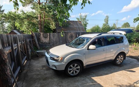 Mitsubishi Outlander III рестайлинг 3, 2011 год, 1 680 000 рублей, 2 фотография