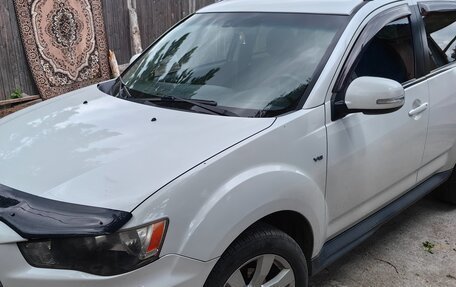 Mitsubishi Outlander III рестайлинг 3, 2011 год, 1 680 000 рублей, 10 фотография