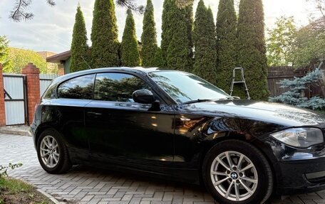 BMW 1 серия, 2011 год, 700 000 рублей, 3 фотография