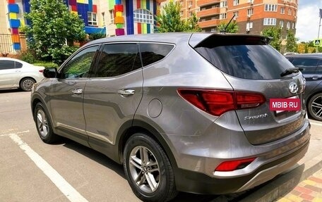 Hyundai Santa Fe III рестайлинг, 2017 год, 1 800 000 рублей, 2 фотография