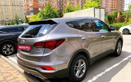 Hyundai Santa Fe III рестайлинг, 2017 год, 1 800 000 рублей, 3 фотография