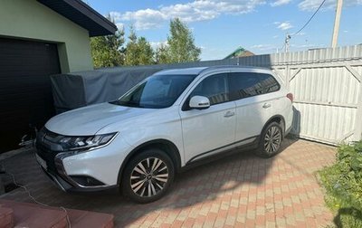 Mitsubishi Outlander III рестайлинг 3, 2020 год, 2 700 000 рублей, 1 фотография