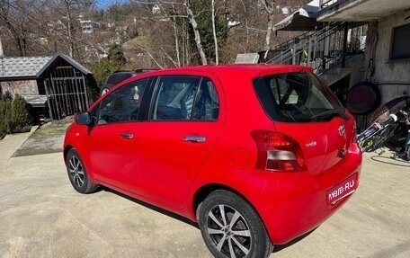 Toyota Yaris III рестайлинг, 2006 год, 670 000 рублей, 1 фотография