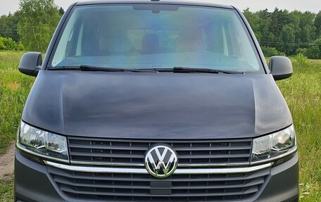 Volkswagen Transporter T6 рестайлинг, 2021 год, 4 850 000 рублей, 2 фотография