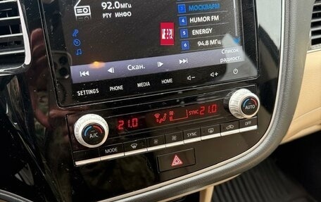 Mitsubishi Outlander III рестайлинг 3, 2020 год, 2 700 000 рублей, 8 фотография