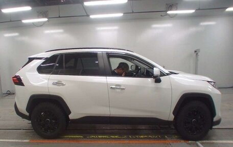 Toyota RAV4, 2021 год, 2 500 000 рублей, 3 фотография