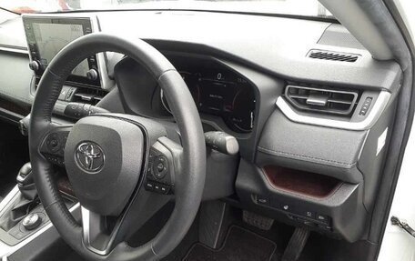 Toyota RAV4, 2021 год, 2 500 000 рублей, 5 фотография