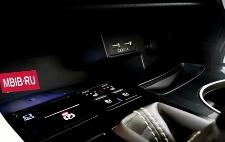 Lexus RX IV рестайлинг, 2020 год, 4 900 000 рублей, 30 фотография