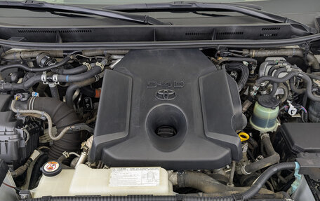 Toyota Land Cruiser Prado 150 рестайлинг 2, 2020 год, 5 100 000 рублей, 9 фотография