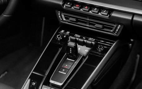 Porsche 911, 2021 год, 17 895 000 рублей, 33 фотография