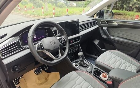 Volkswagen Tiguan II, 2022 год, 3 020 000 рублей, 10 фотография