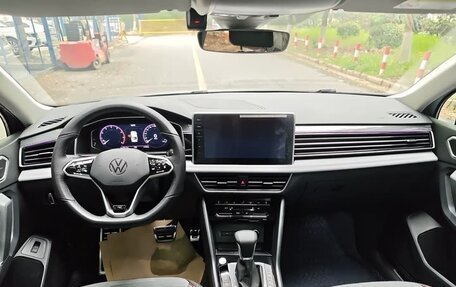 Volkswagen Tiguan II, 2022 год, 3 020 000 рублей, 12 фотография