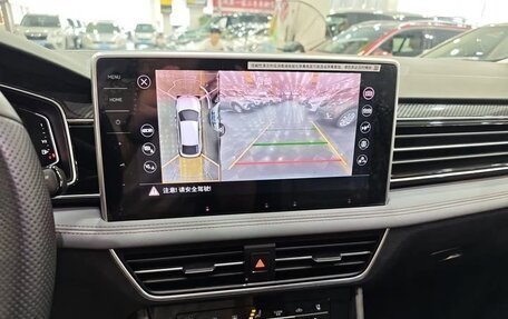 Volkswagen Tiguan II, 2022 год, 3 020 000 рублей, 14 фотография